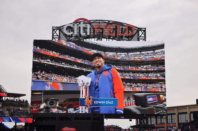 How the $445 Million Mets Crashed and Burned: The Inside Story of the Most Expensive Team in Baseball History.